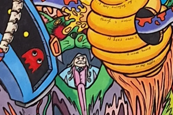 Gros plan sur R-128 : un petit personnage moustachu en costume rose sous la ruche jaune, à côté d'un fantôme de Pac-Man